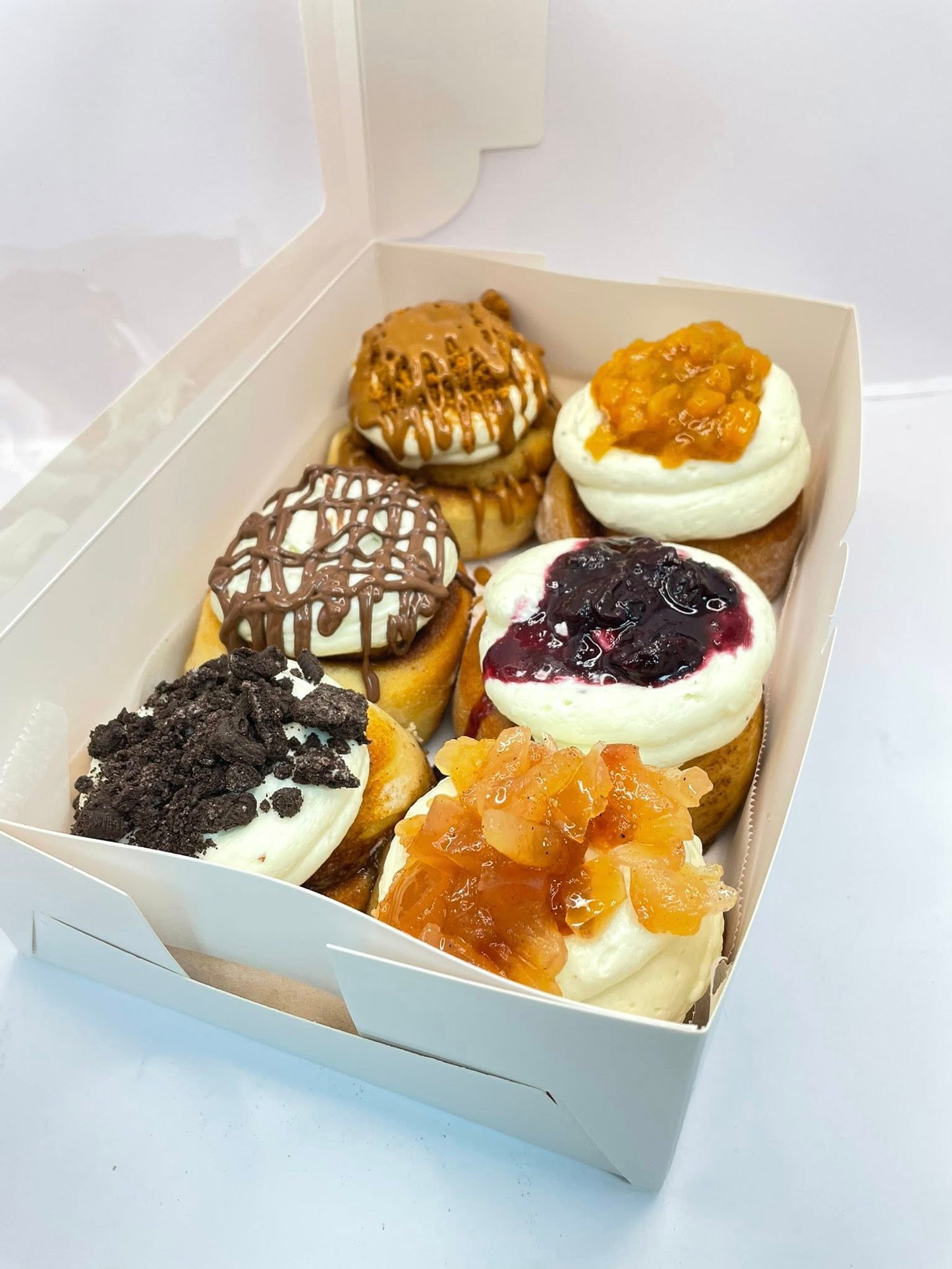 Premium Cinnamon Roll Box